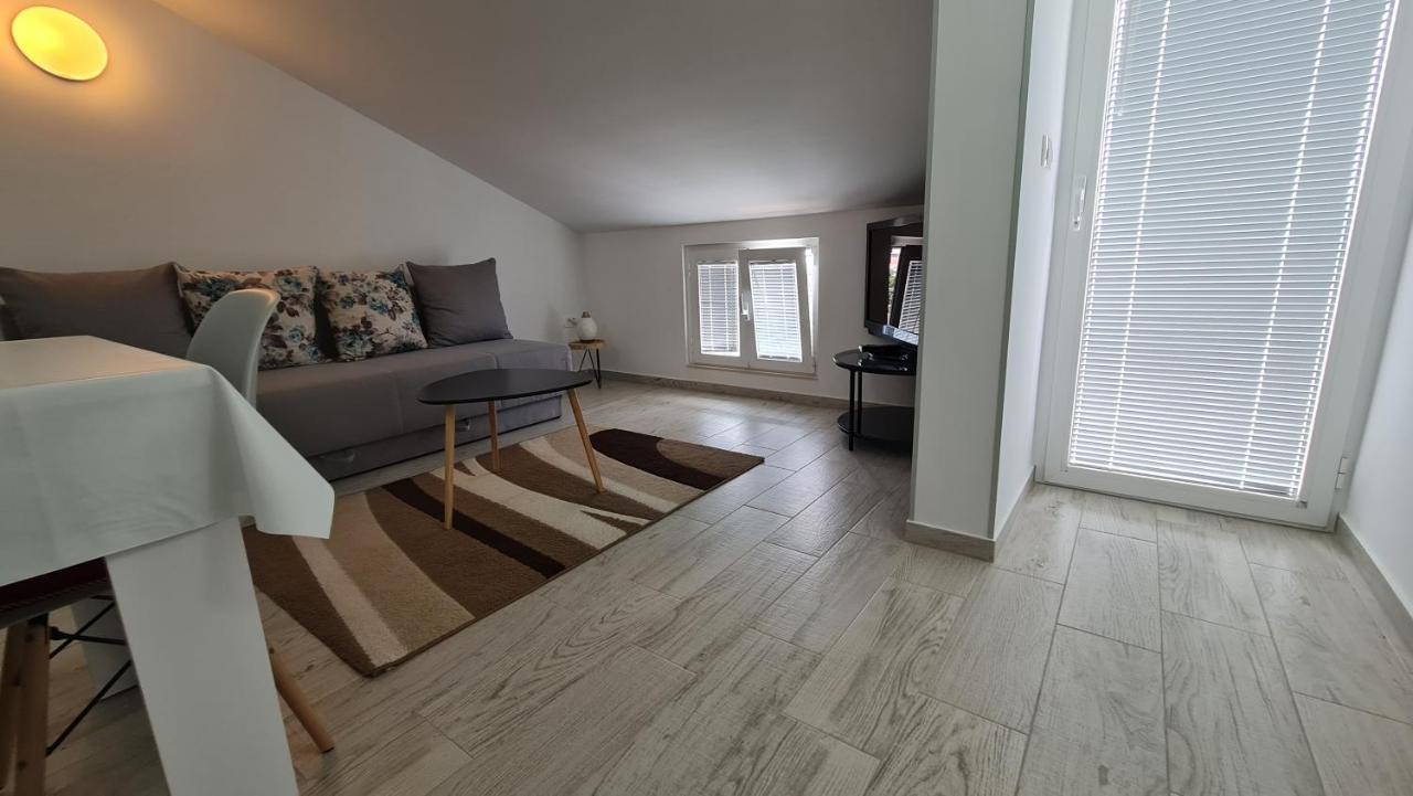 Apartmani Dami Novalja Εξωτερικό φωτογραφία
